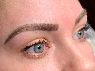 Micropigmentation after eyebrow procedure